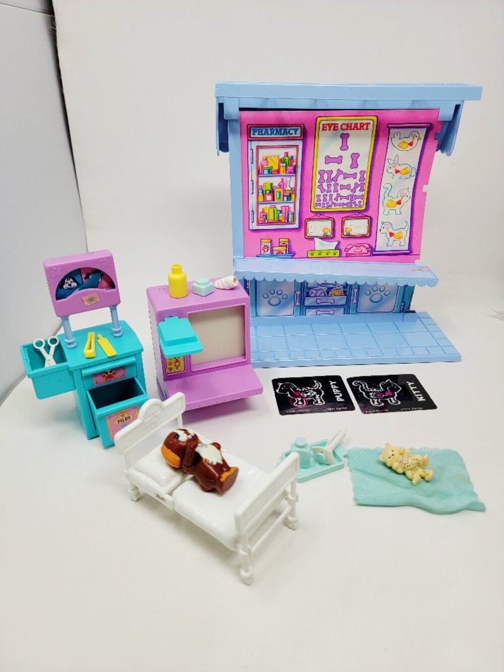 Vintage 1993 Kenner Littlest Pet Shop Care Center Playset ****READ****